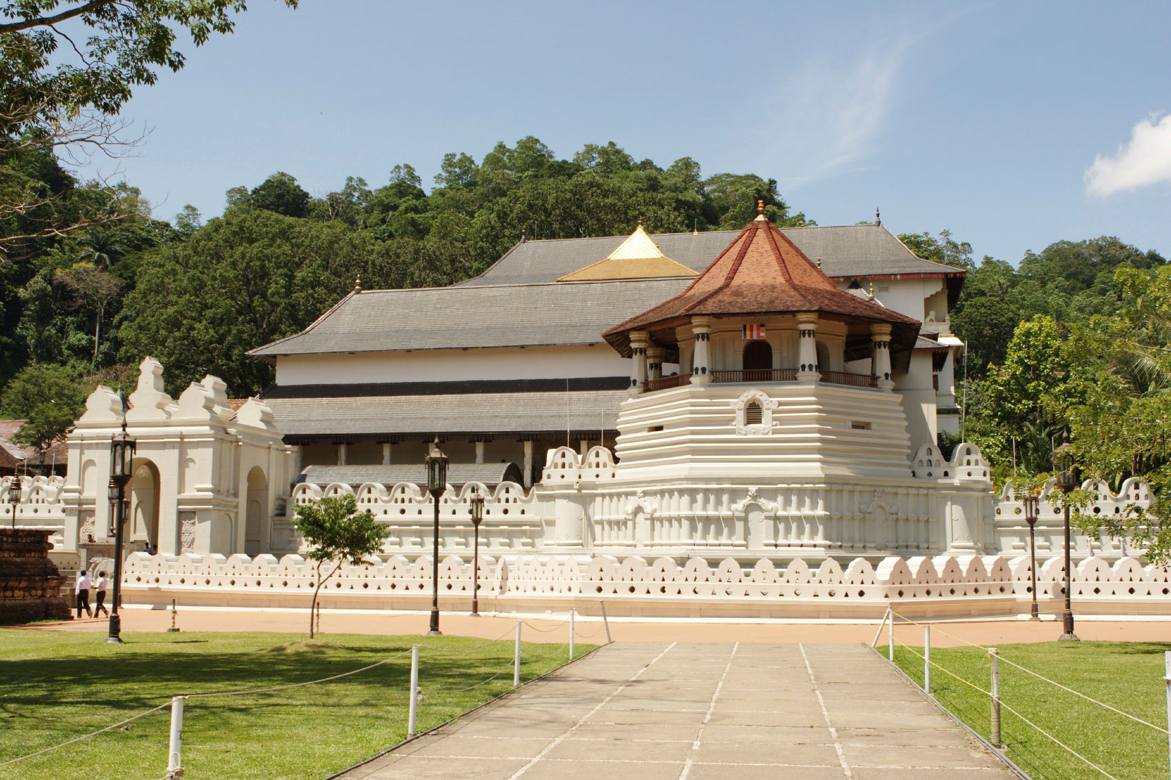 Kandy Tooth Relic Temple in 2 Weeks Holidays 14 Days Tour Kandy Tooth Relic Temple